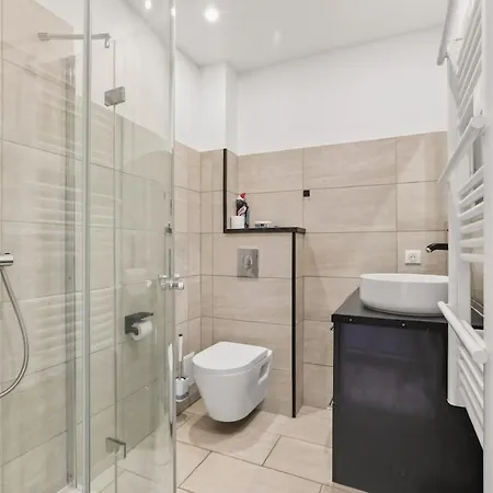 Modern With A Balcony - Comfort & Peace شقة كان