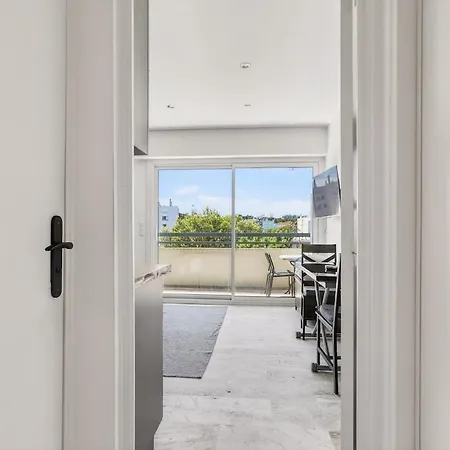 Modern With A Balcony - Comfort & Peace كان