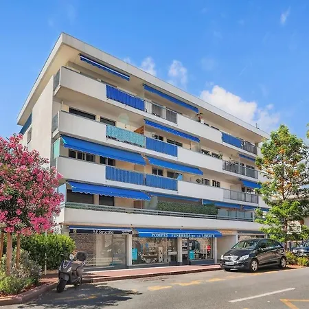 شقة Modern With A Balcony - Comfort & Peace